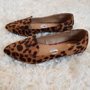 Woman Flat shoes Report